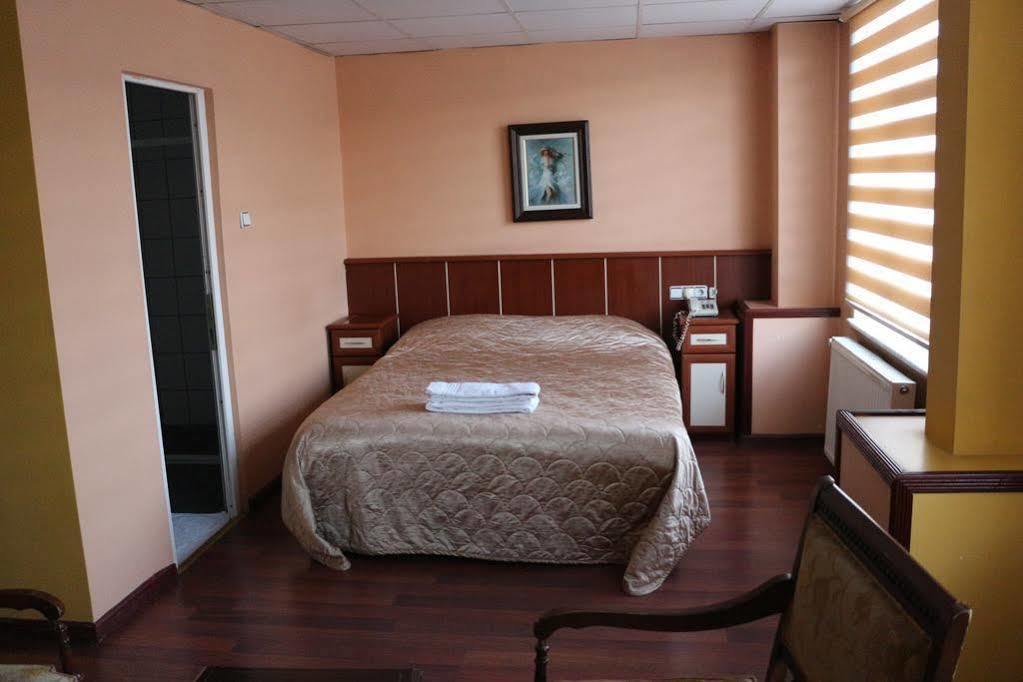 Yeni Hotel Малатия Екстериор снимка